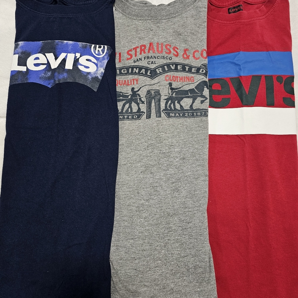 3 boys t-shirt. Boy small (runs bigger)/ medium.   Levis